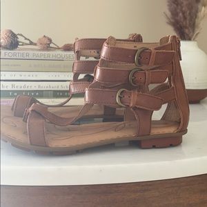 BORN sandals size 6M